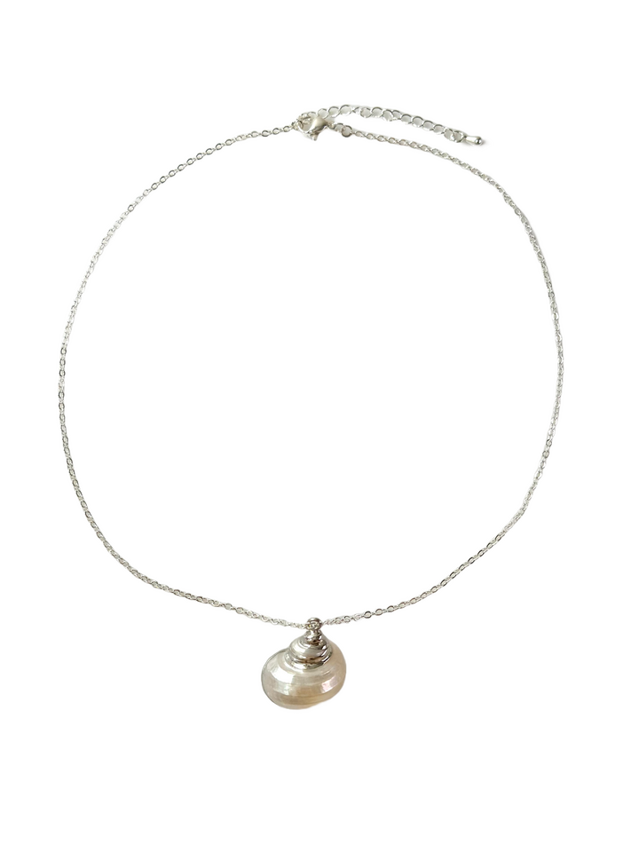 GLOWING SEASHELL NECKLACE (SILVER) $20
